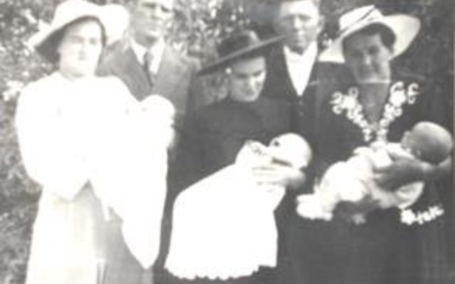 Doop 1940: Johannes en Gerty Groenewald en Stoffel en Maria Groenewald met die doop van hulle kinders